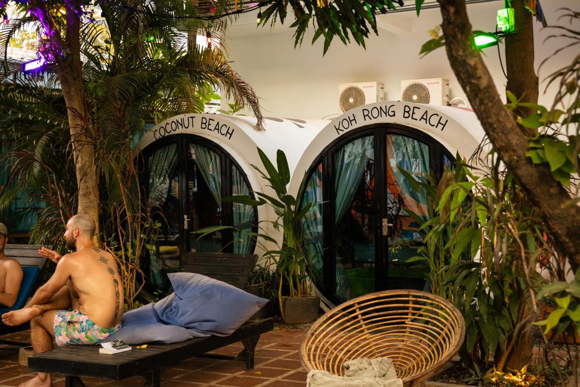 White Rabbit Hostel Siem Reap Buitenkant foto
